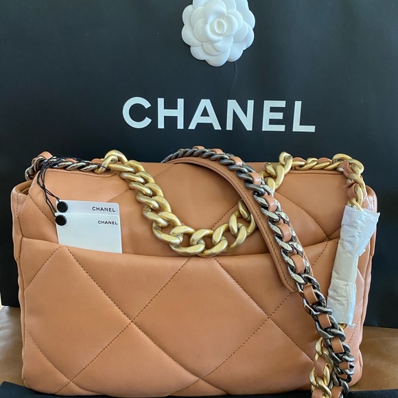 Authentic Chanel 19 21P Medium Flap Bag - Picture 2 of 6